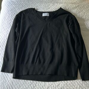 Black v-neck crewneck - Old Navy - size medium petite